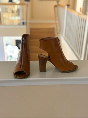 Report Tan Open-Toe Stacked Heel Cutout Booties